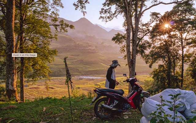 Explore lookout points in Sapa through a rented motorbike © Unsplash